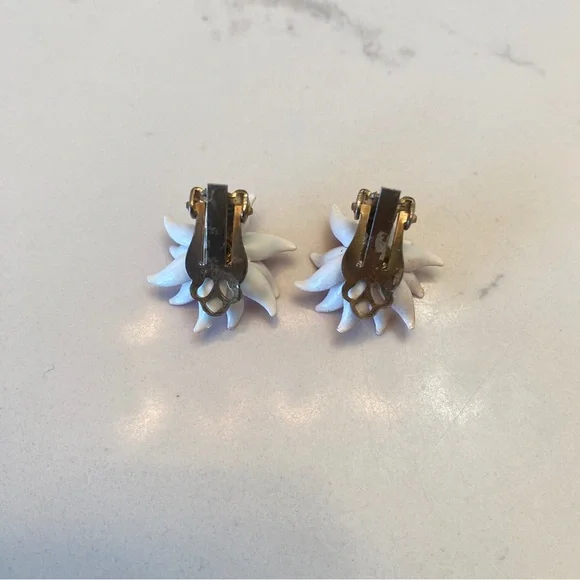 Vintage Enamel & metal pin and clip earring set - Picture 6 of 7